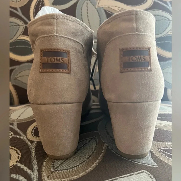 TOMS • Beige Suede Wedge Shoe Booties‎ SIZE 9 - Picture 3 of 10